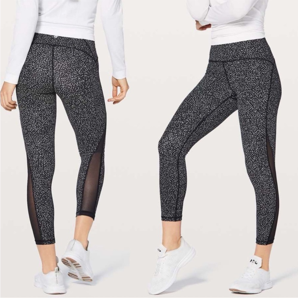 LuluLemon Train Times Pant 25” Size 6 - Black and White
